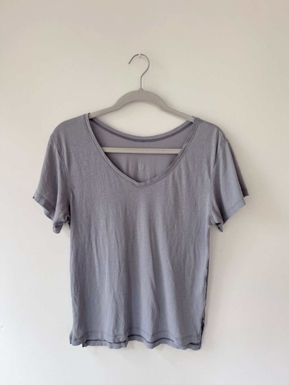 Lululemon women’s workout top in blue/grey, size 6